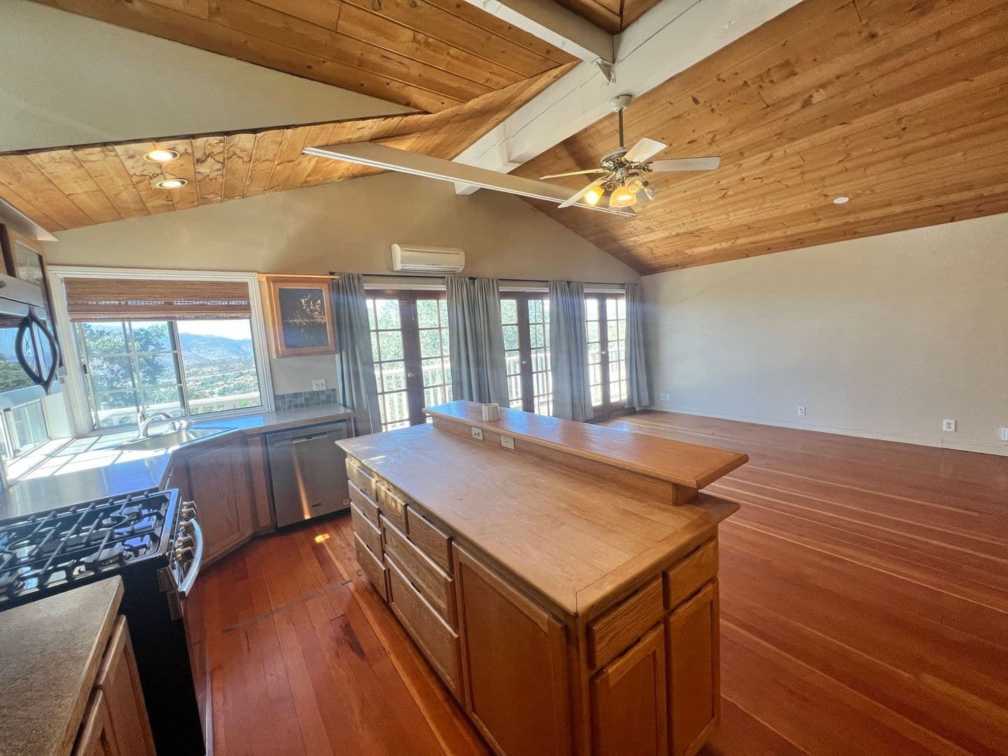 Alpine House: 1937 Lilac Ln