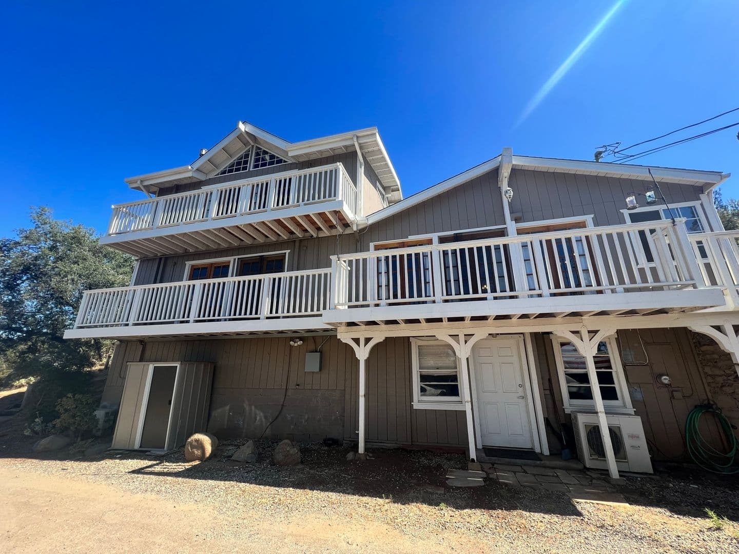 Alpine House: 1937 Lilac Ln