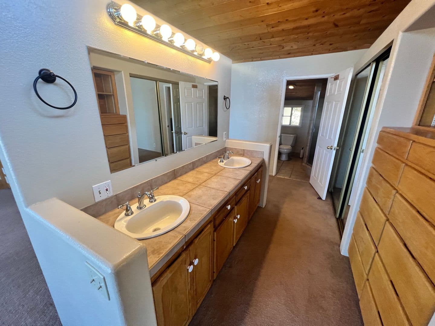 Alpine House: 1937 Lilac Ln