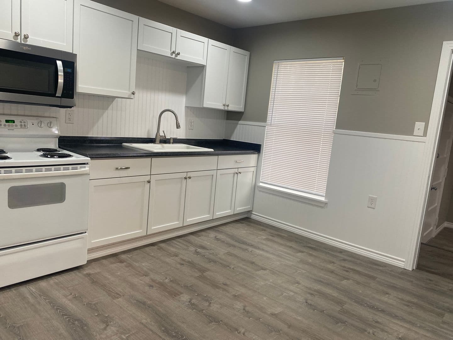 Weatherford House: 1222 S Lamar