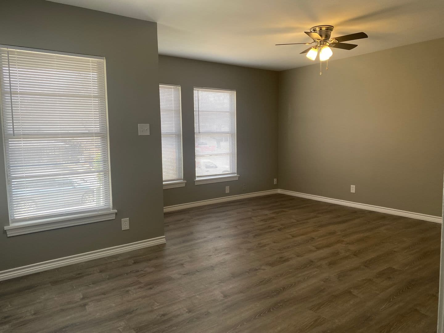 Weatherford House: 1222 S Lamar
