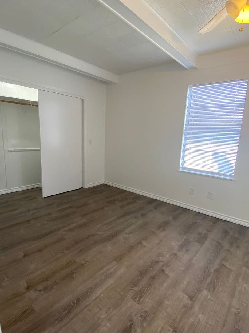 Weatherford House: 1222 S Lamar