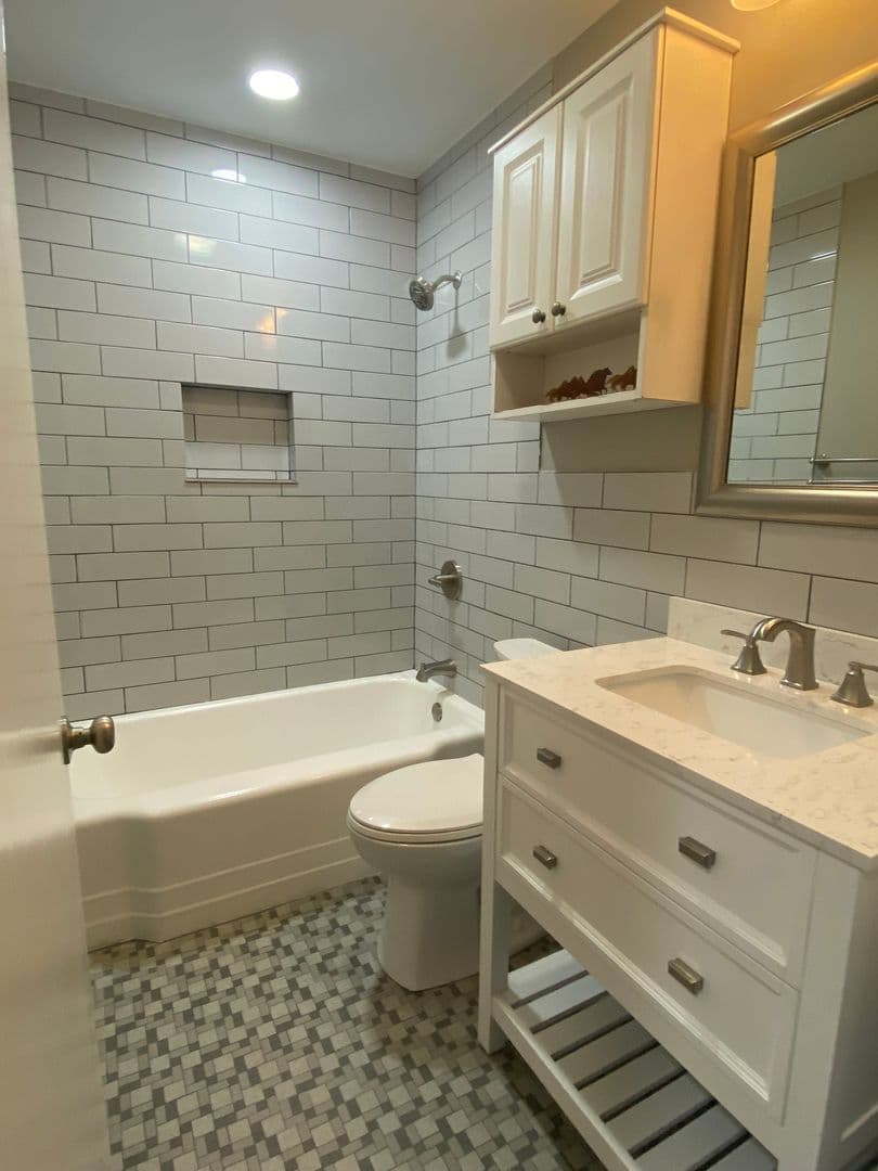 Weatherford House: 1222 S Lamar
