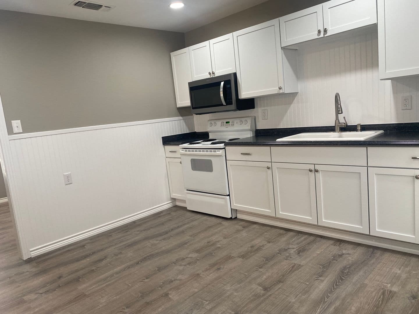 Weatherford House: 1222 S Lamar