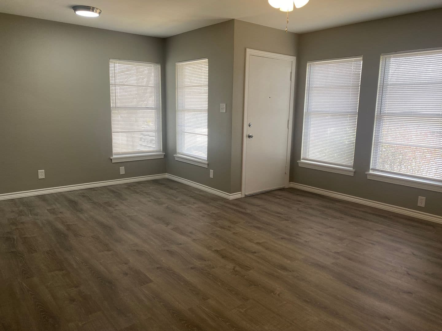 Weatherford House: 1222 S Lamar