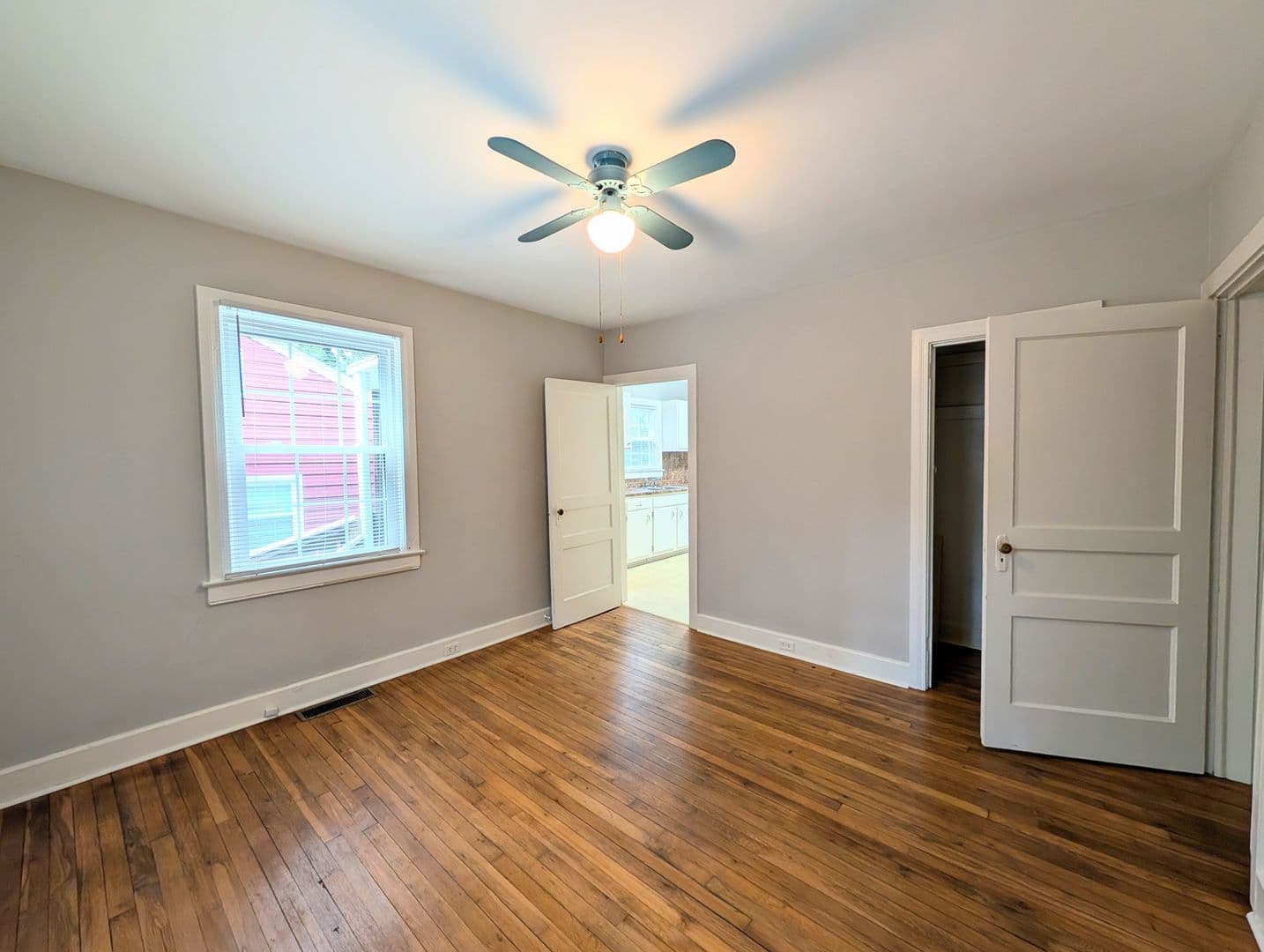Raleigh House: 401 Furches Street