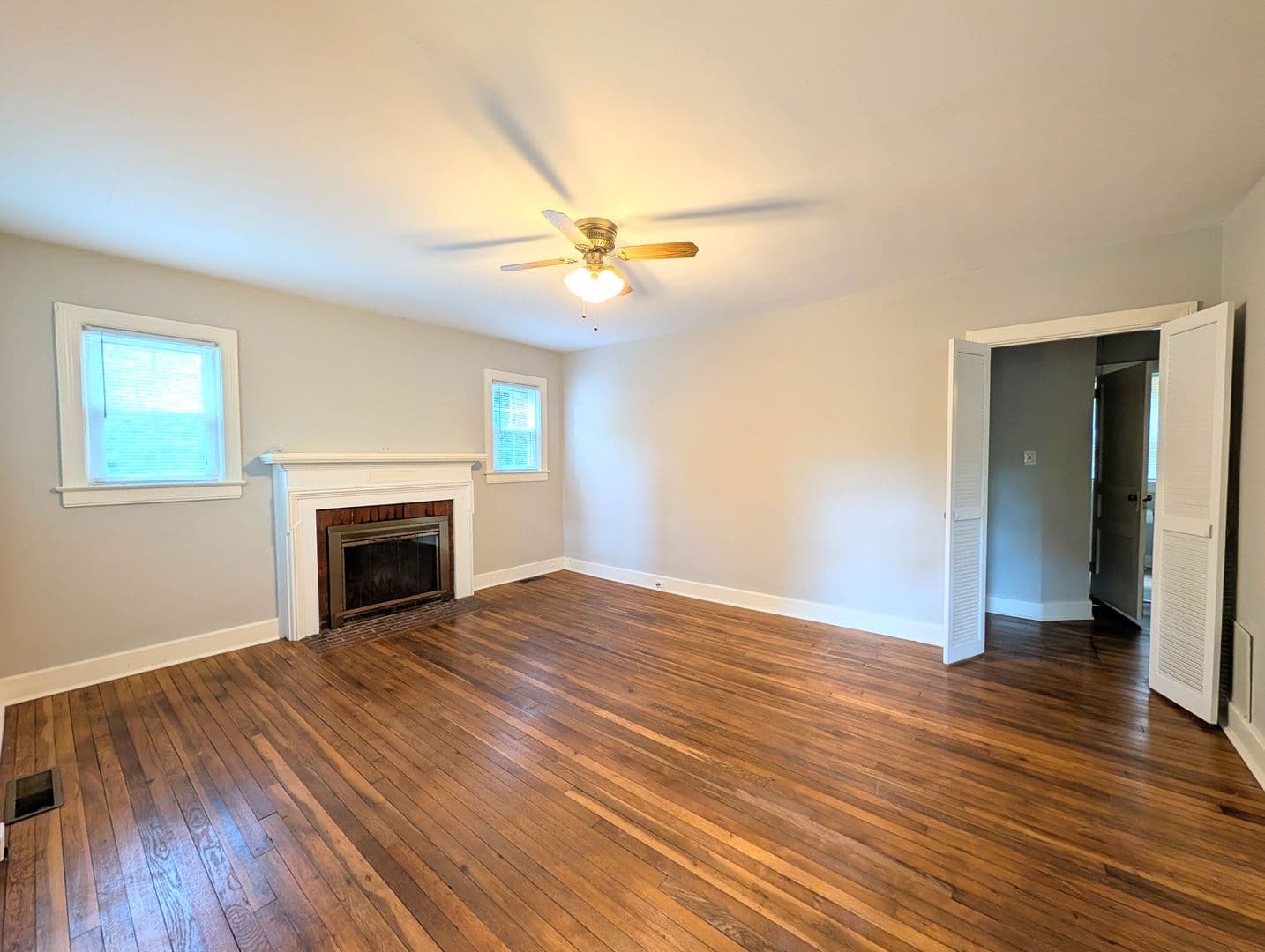 Raleigh House: 401 Furches Street