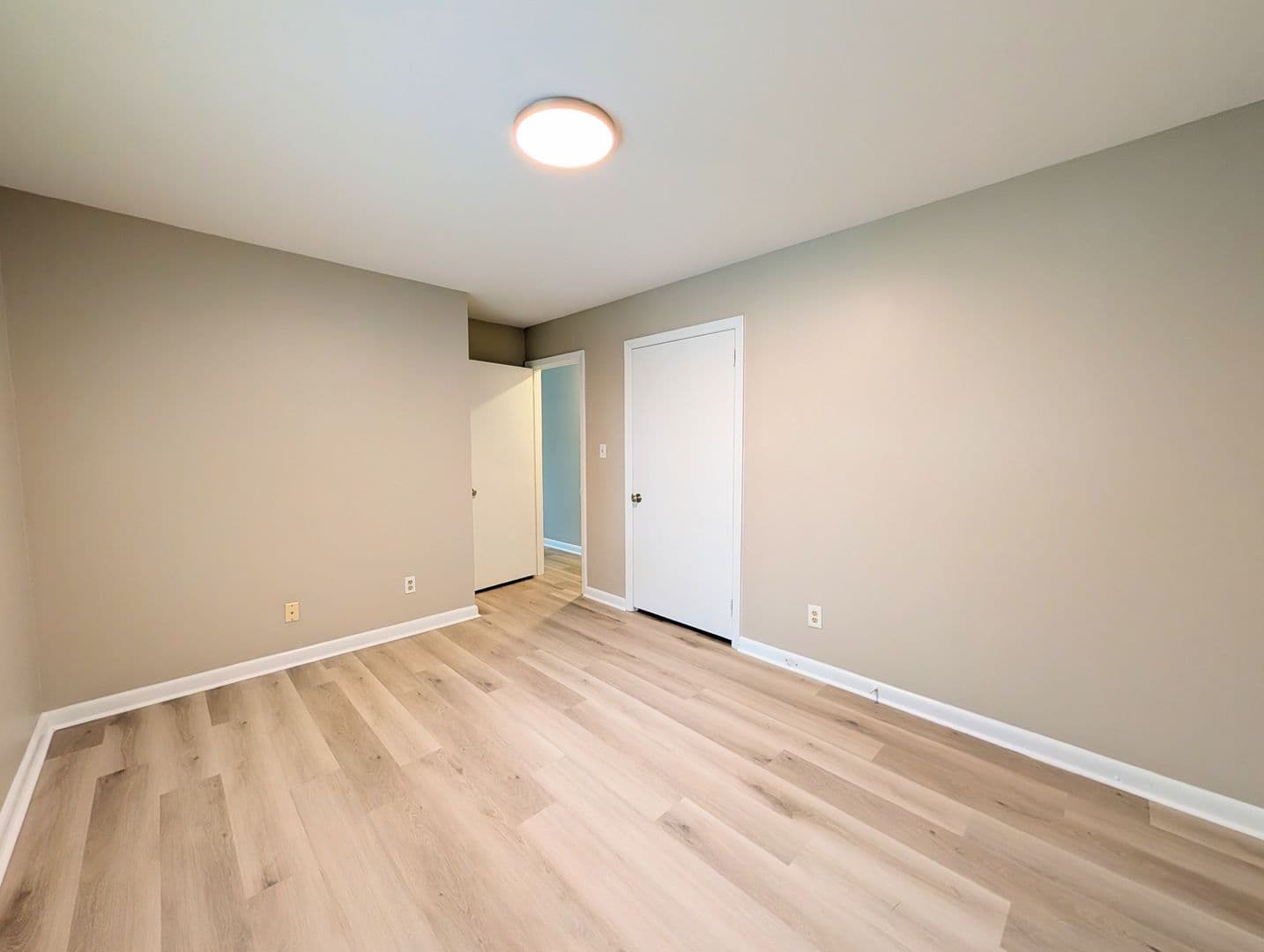 Raleigh Apartment: 3906 Lexington Drive