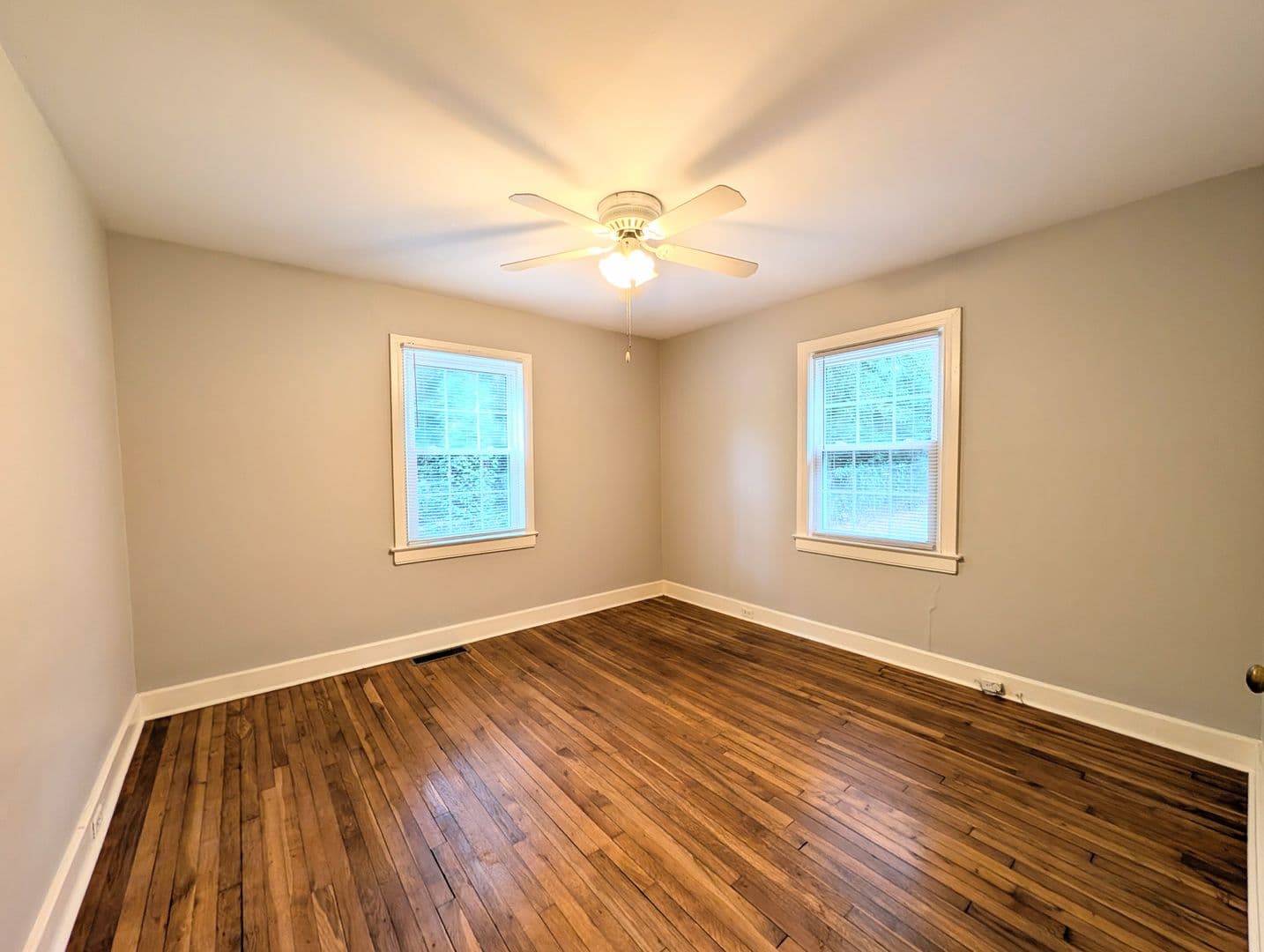 Raleigh House: 401 Furches Street