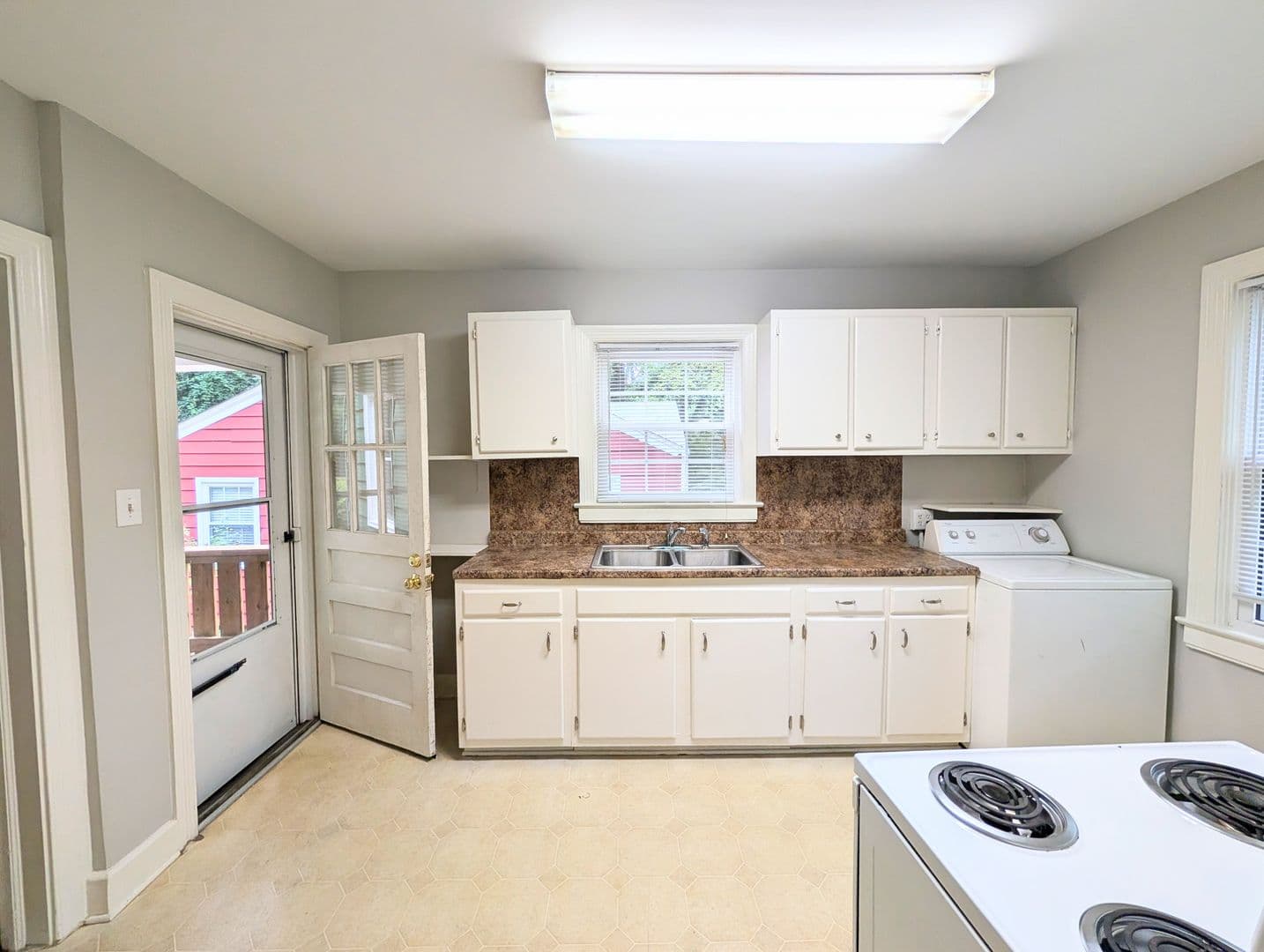 Raleigh House: 401 Furches Street