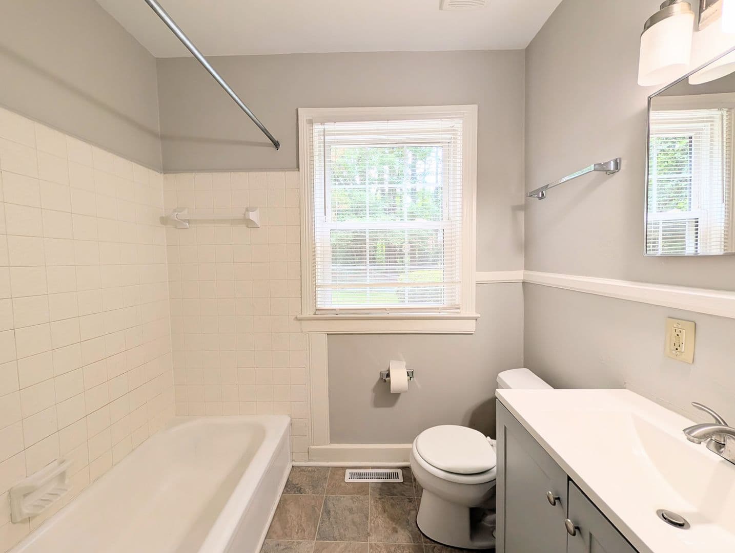 Raleigh House: 401 Furches Street