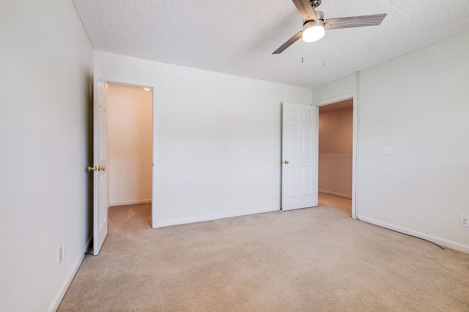 Savannah Townhome: 400 Tibet Avenue