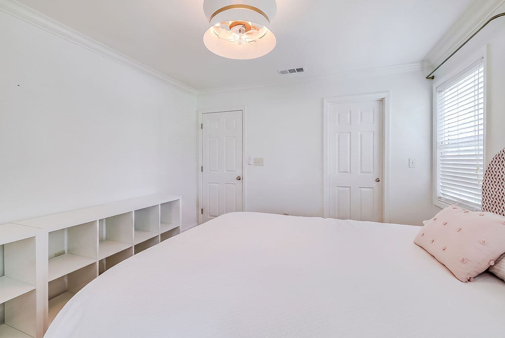 Savannah House: 38 Noble Glen Dr