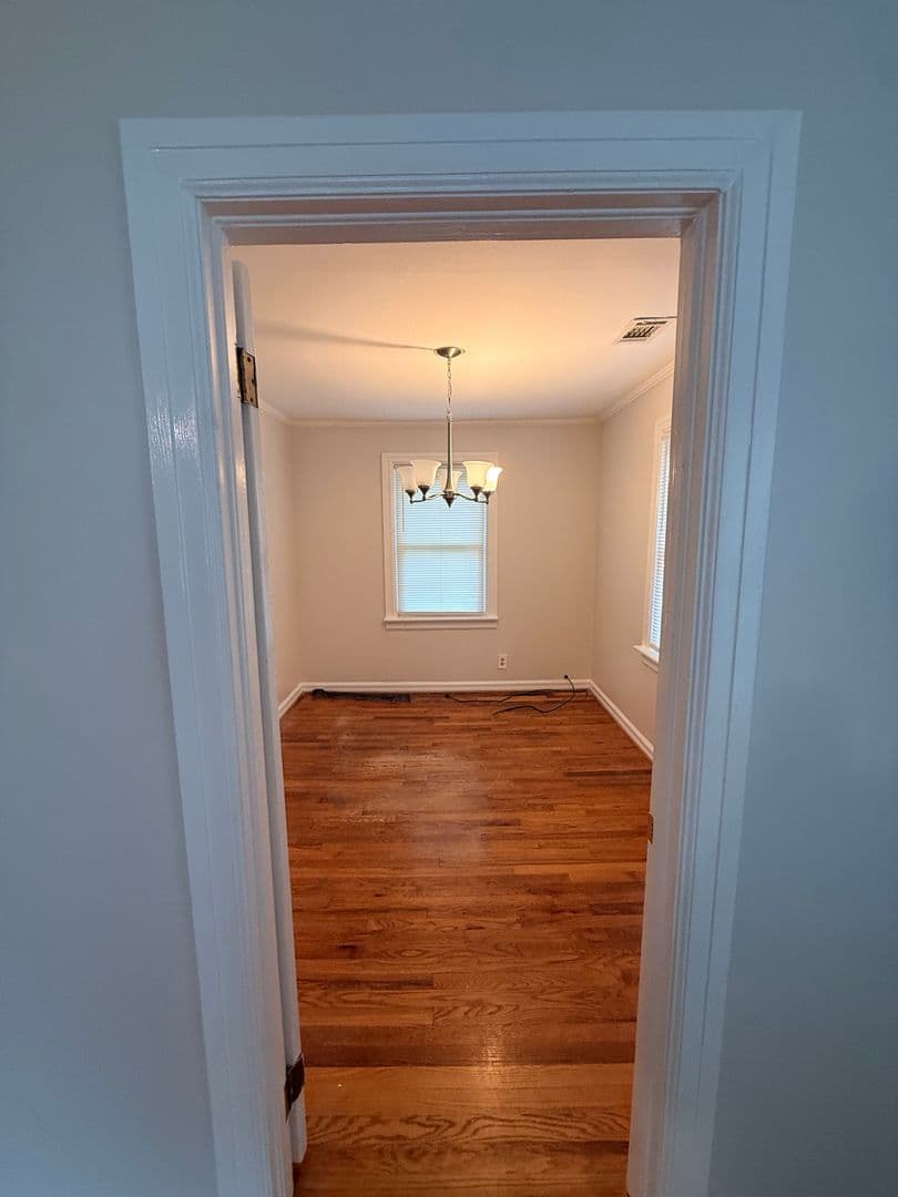 Savannah House: 2117 E 58th St