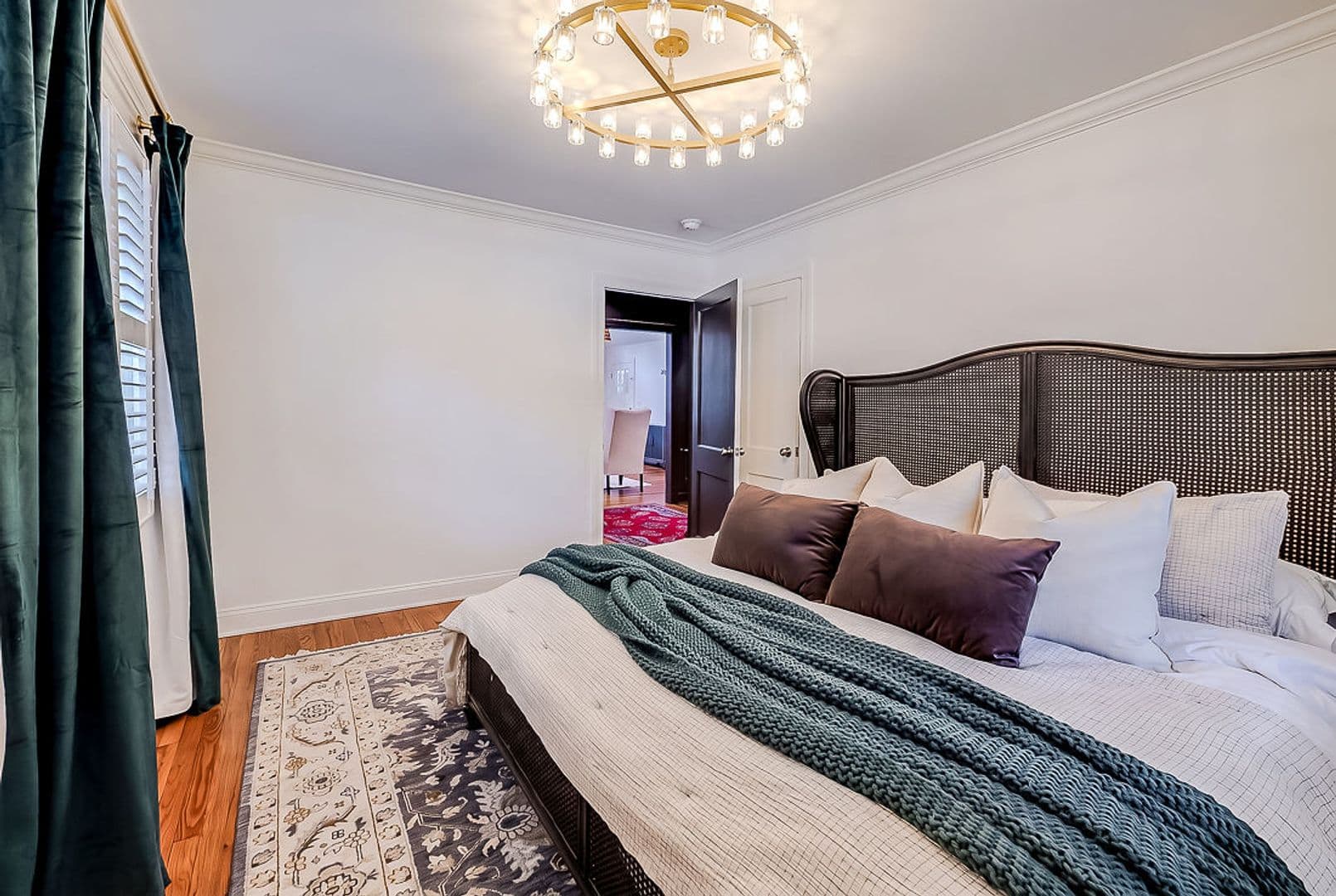 Savannah House: 38 Noble Glen Dr