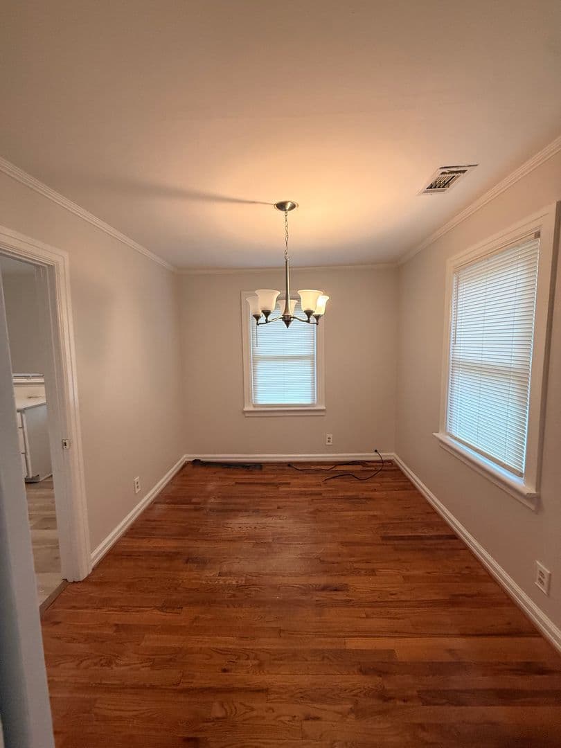 Savannah House: 2117 E 58th St