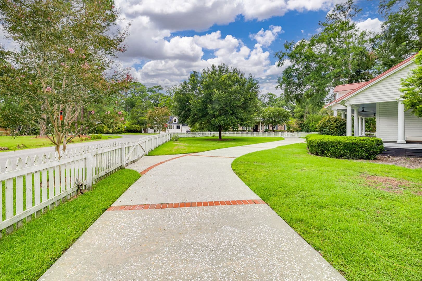 Savannah House: 38 Noble Glen Dr