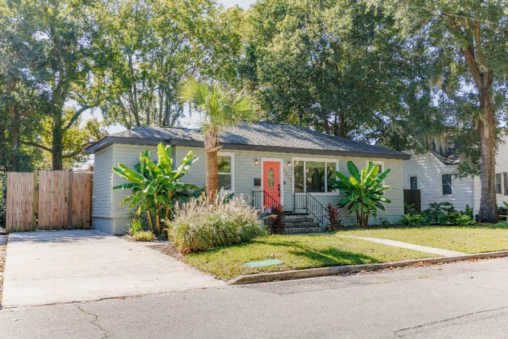 Savannah House: 2325 E 40th St