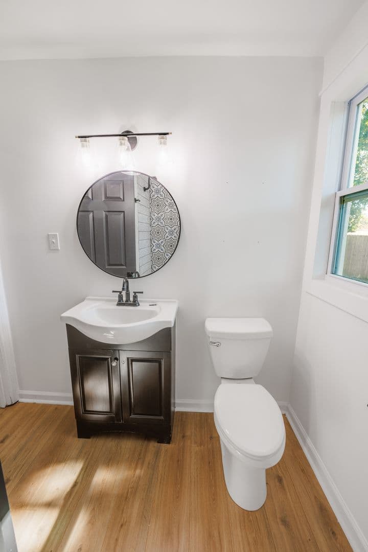 Savannah House: 2325 E 40th St