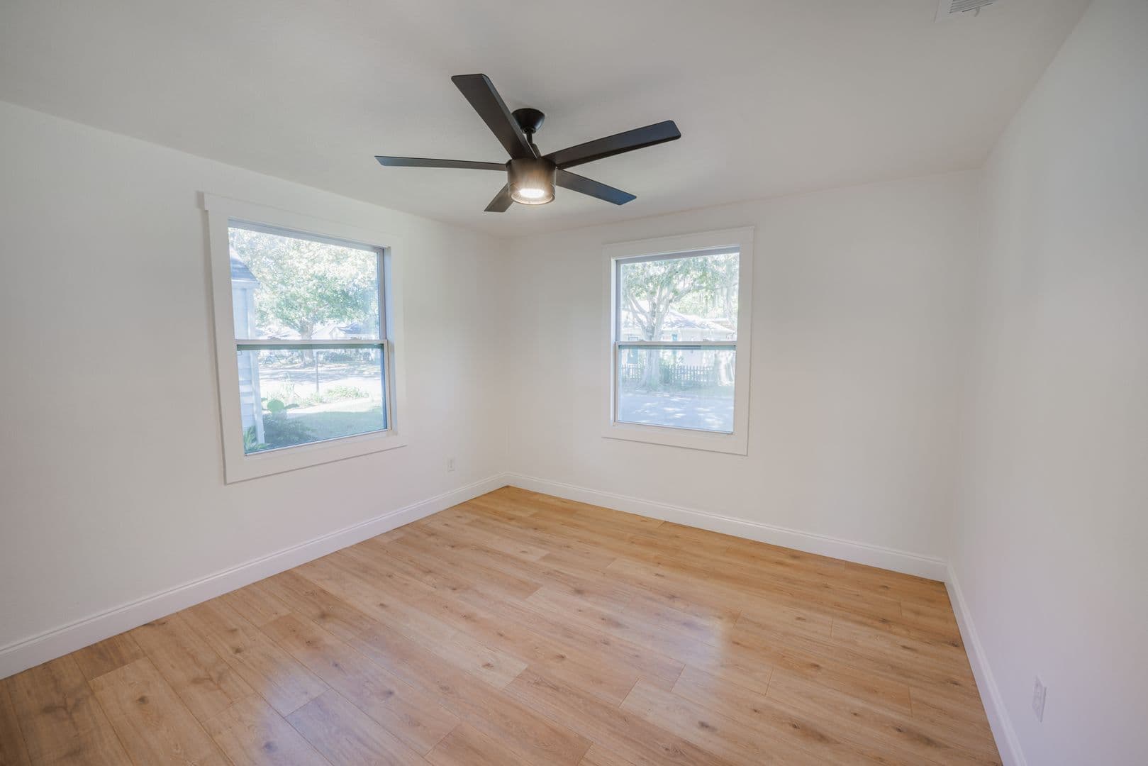 Savannah House: 2325 E 40th St