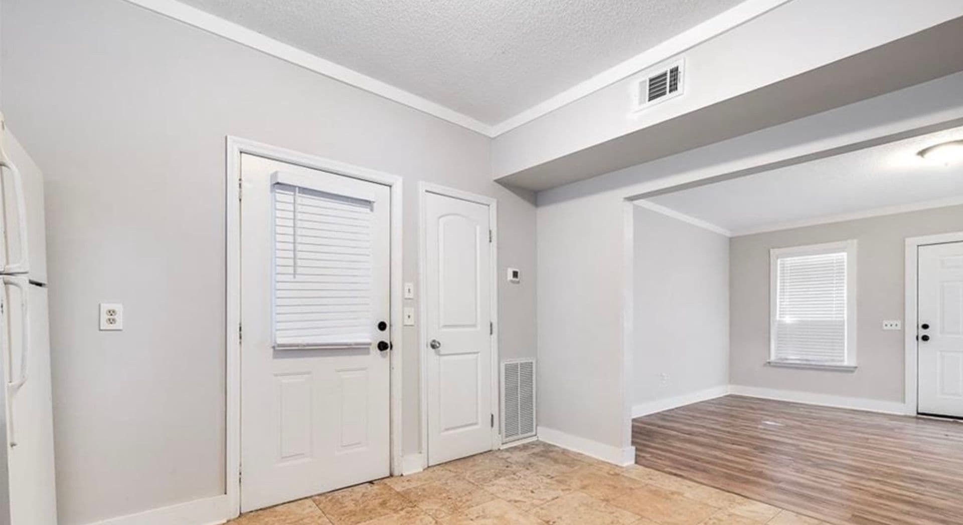 Savannah House: 508 E Liberty St