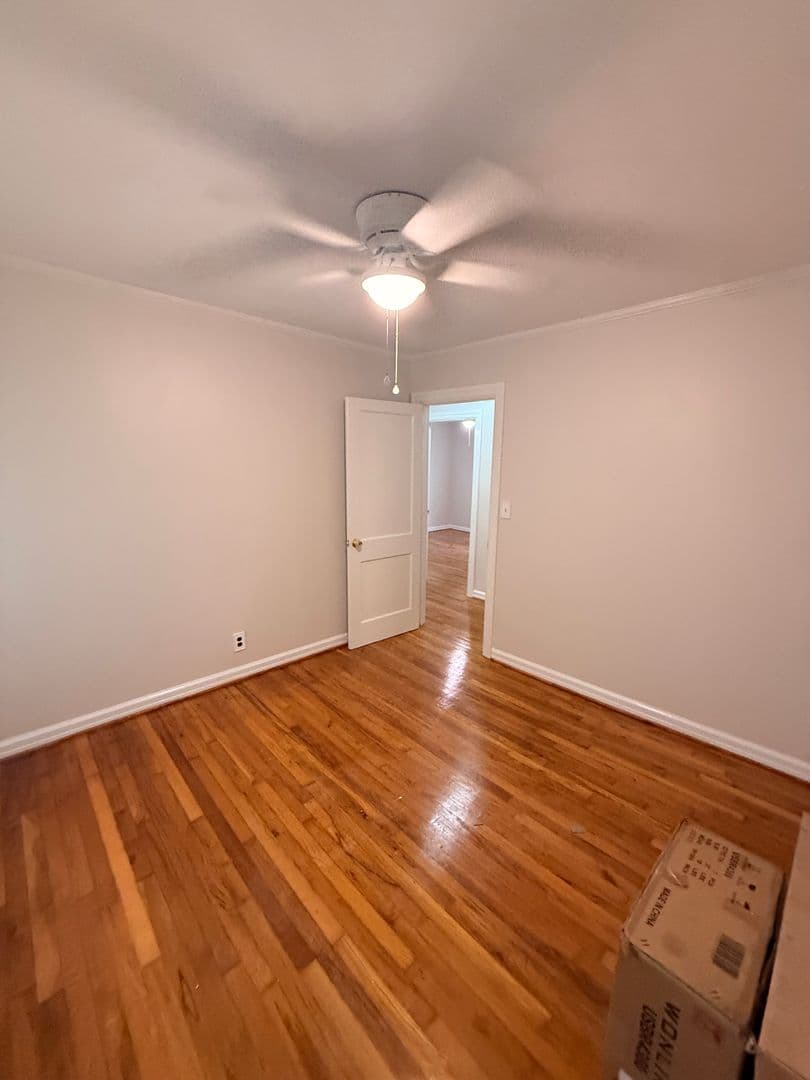 Savannah House: 2117 E 58th St