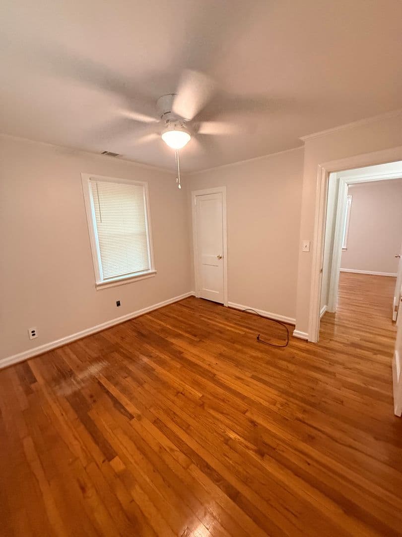 Savannah House: 2117 E 58th St