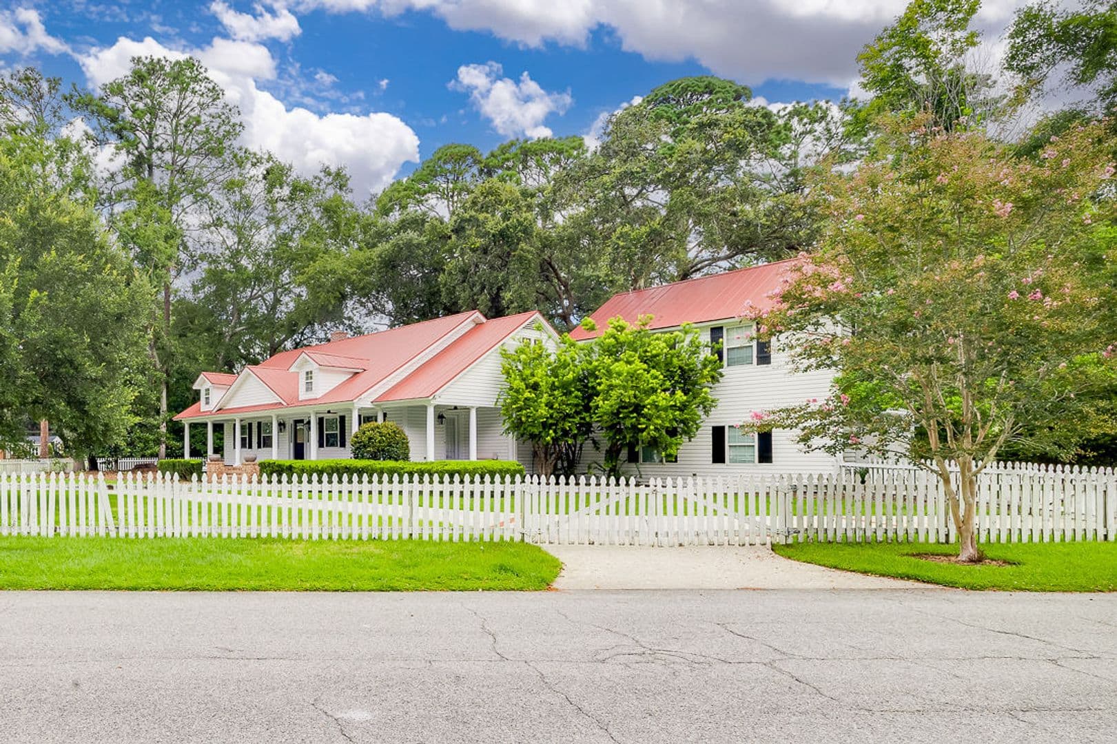 Savannah House: 38 Noble Glen Dr