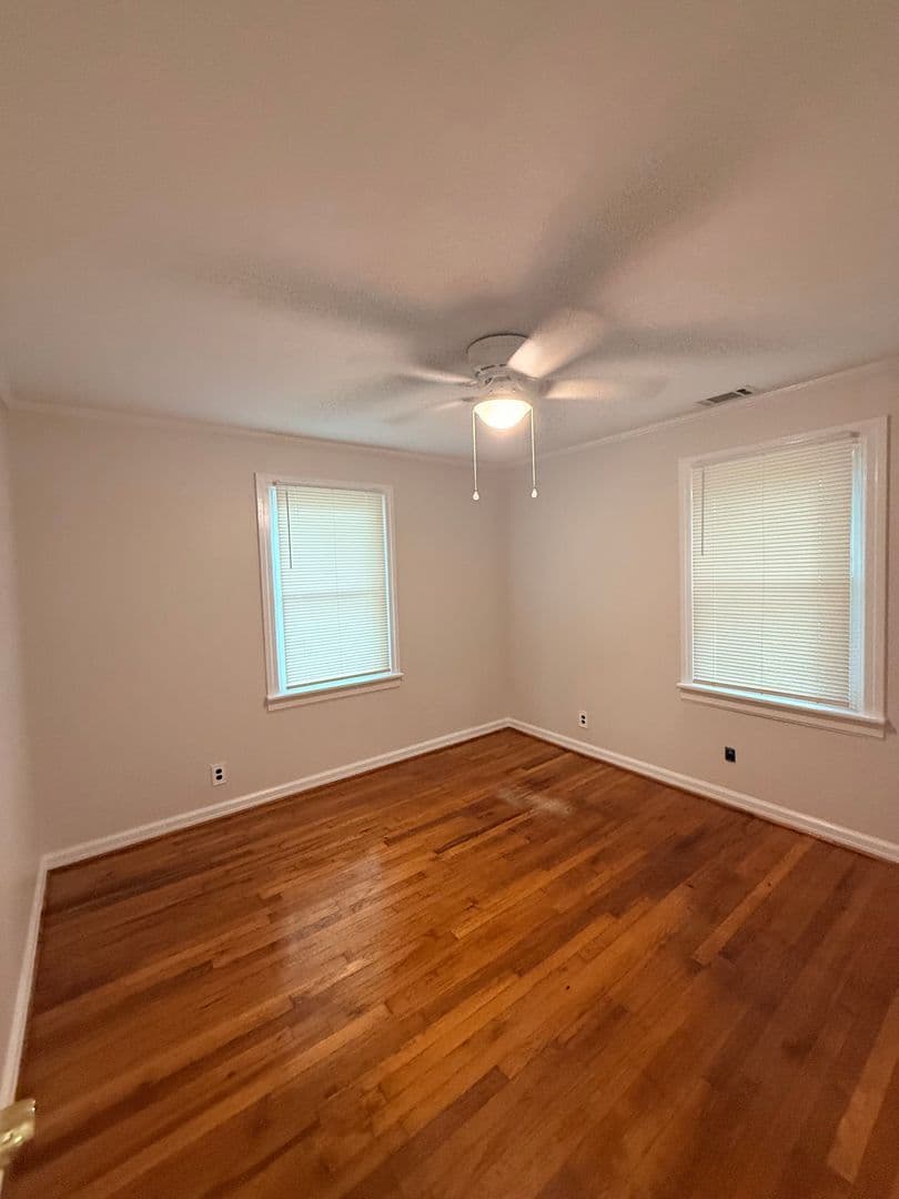 Savannah House: 2117 E 58th St