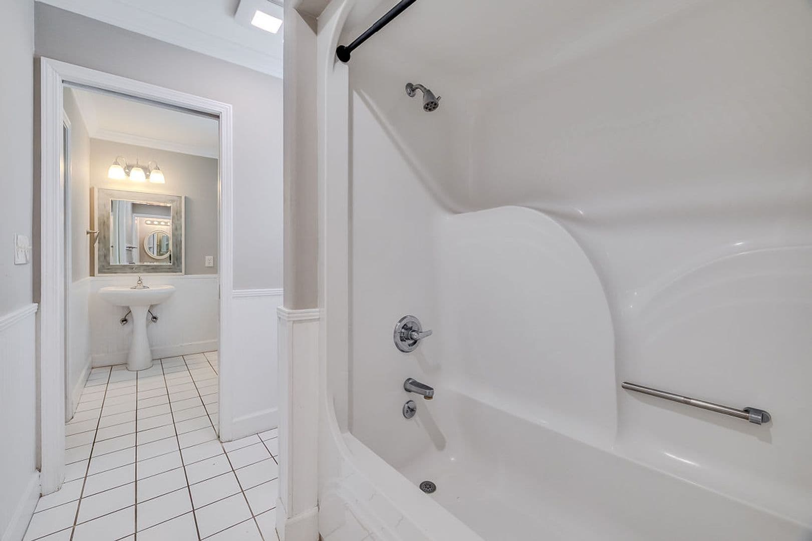 Savannah House: 38 Noble Glen Dr