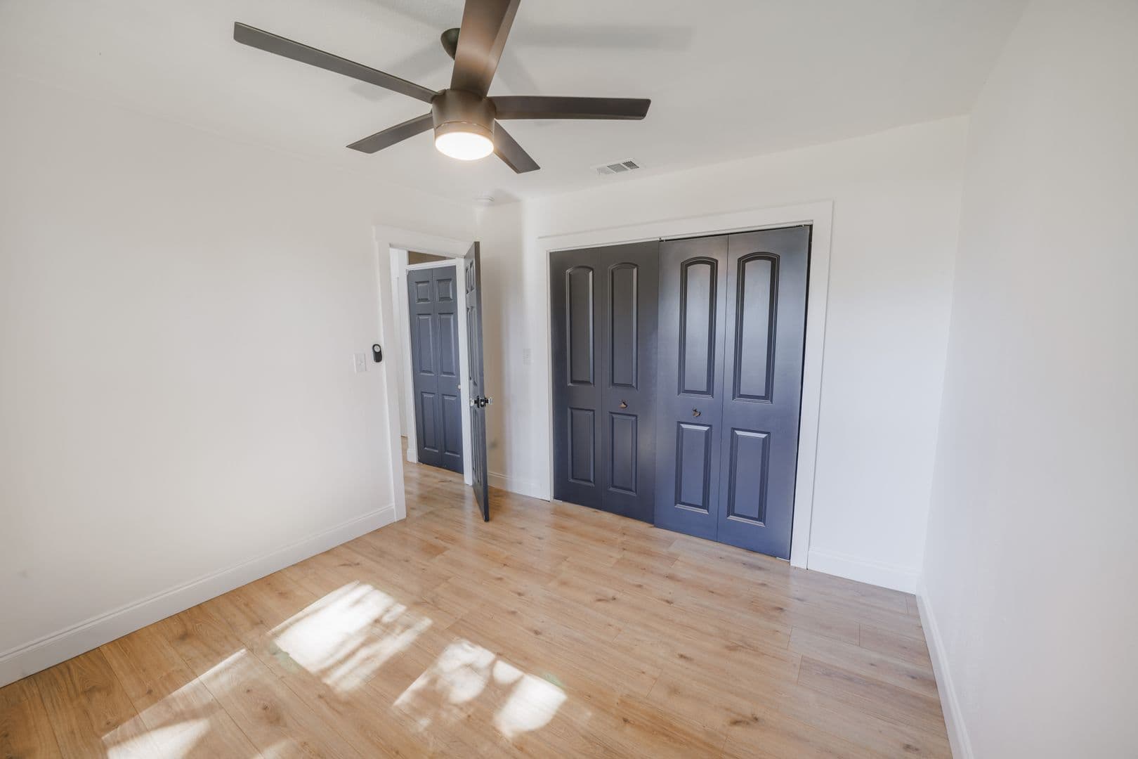 Savannah House: 2325 E 40th St