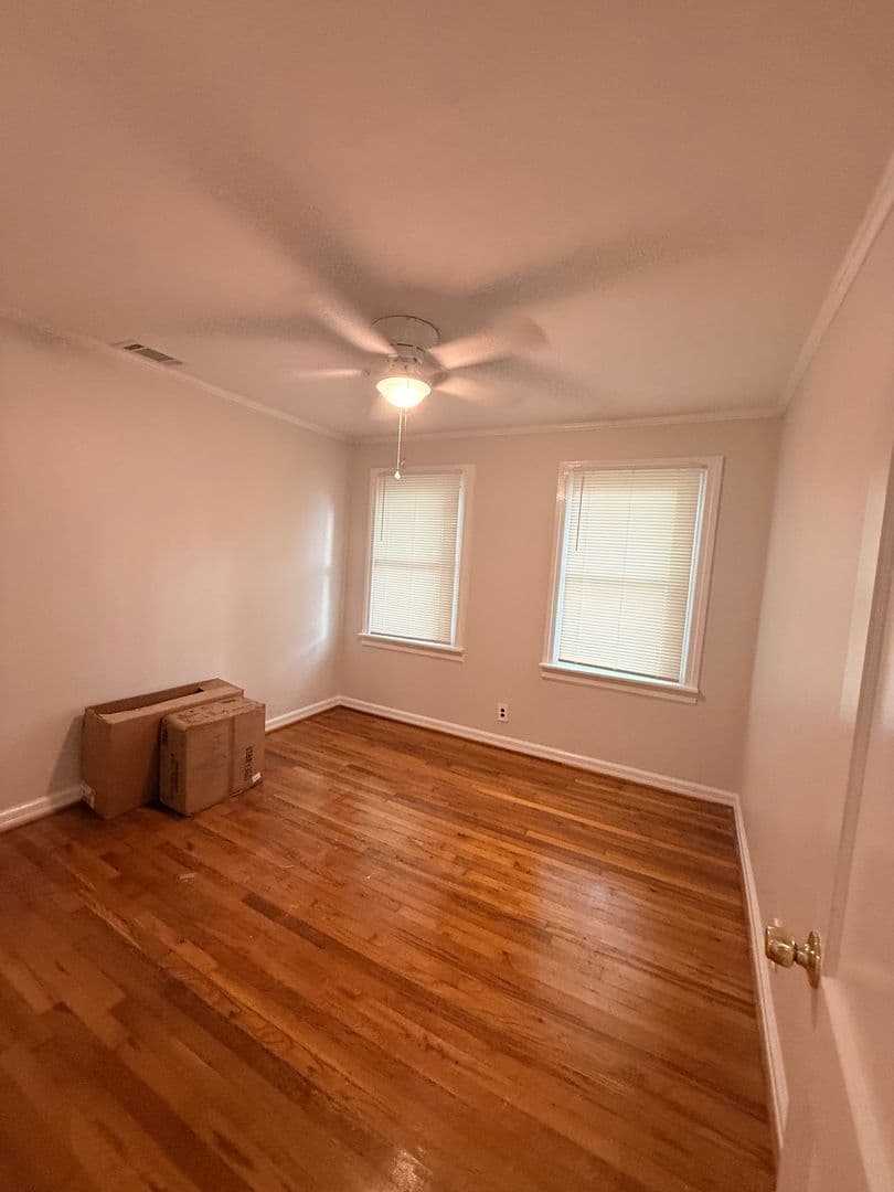 Savannah House: 2117 E 58th St