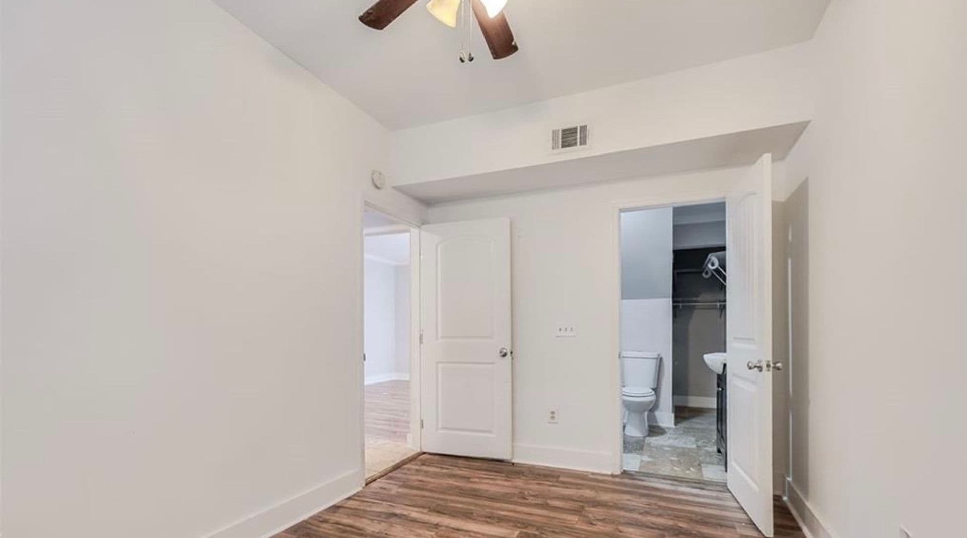 Savannah House: 508 E Liberty St