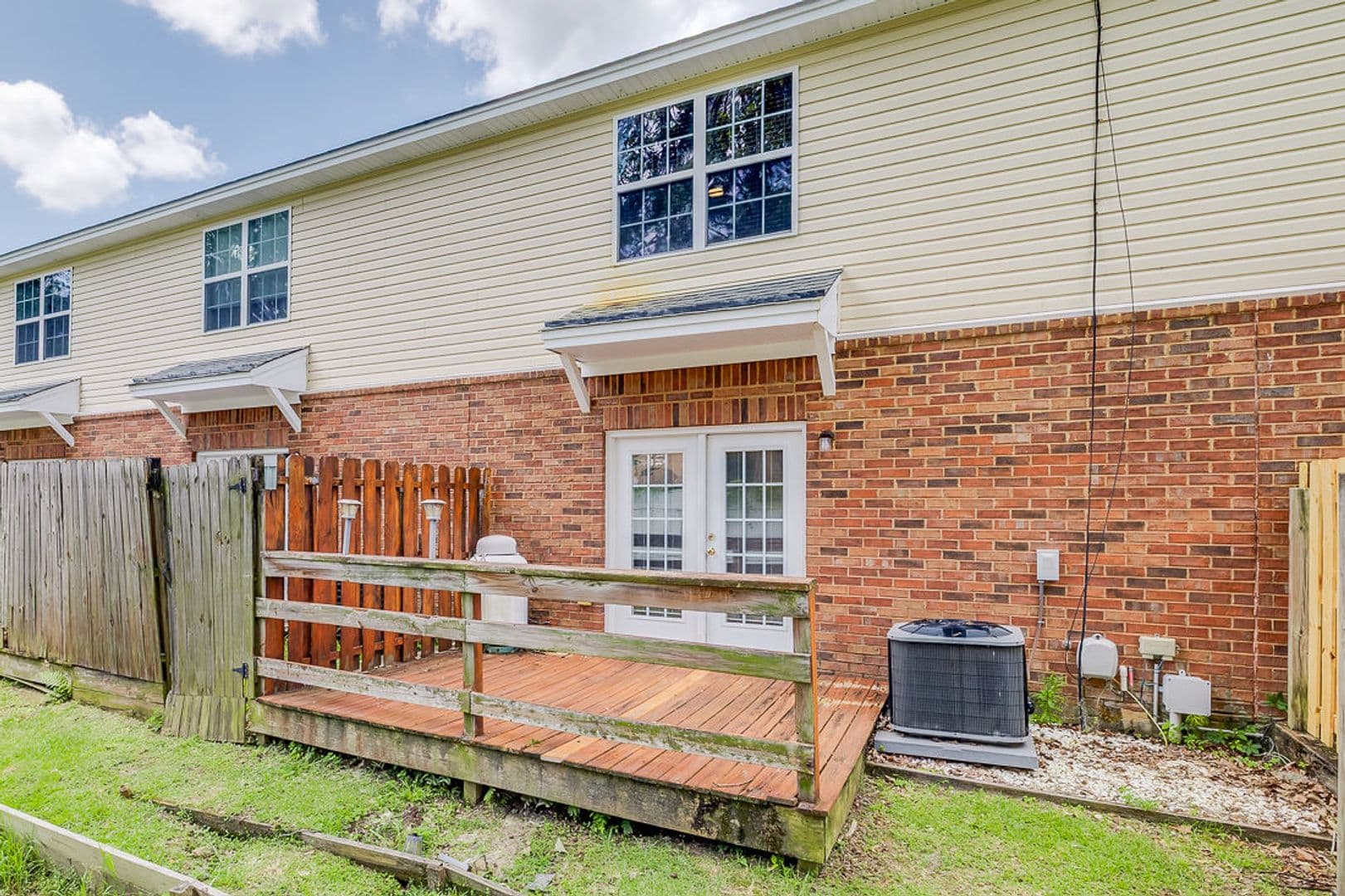 Savannah Townhome: 400 Tibet Avenue