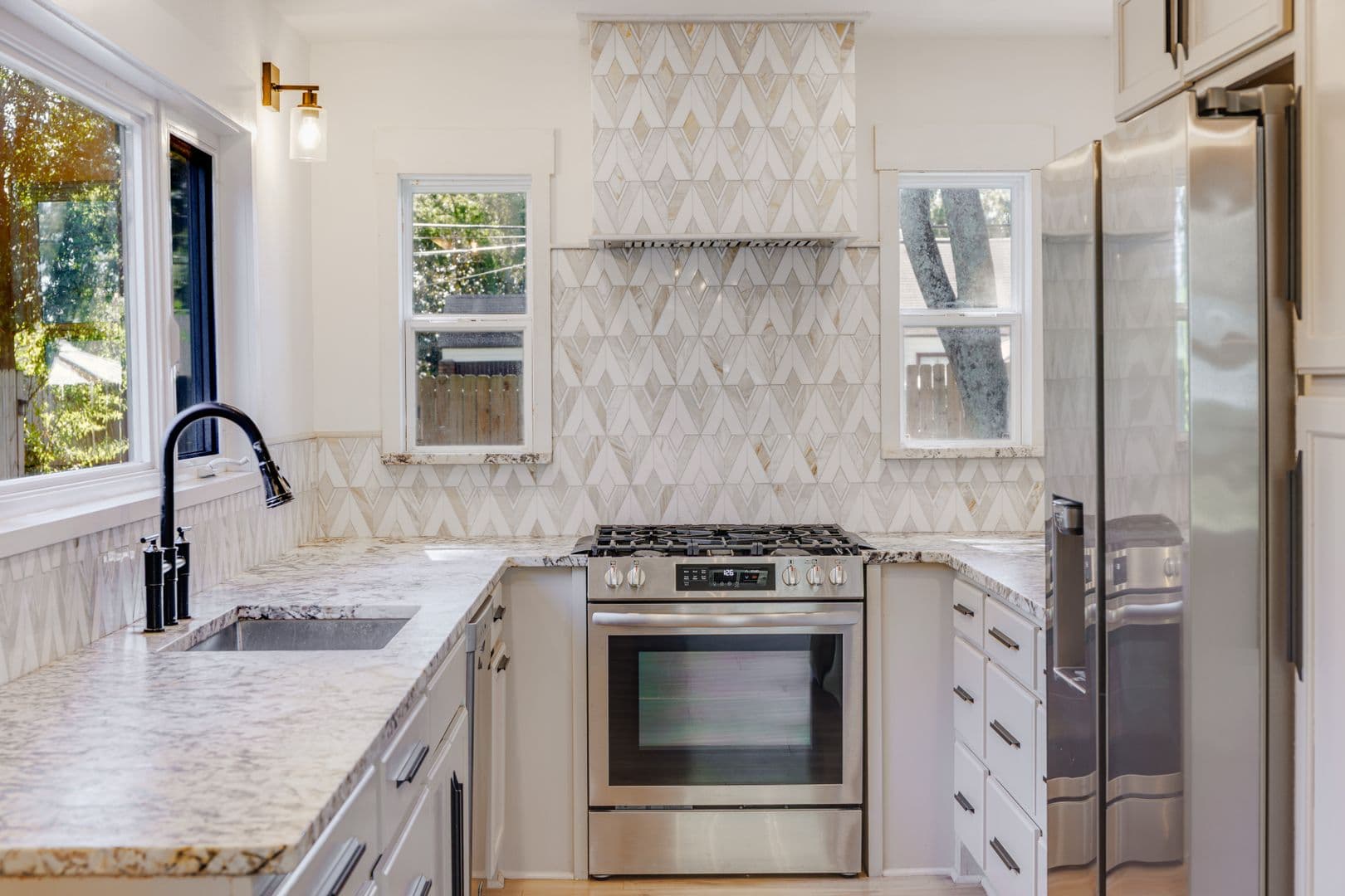 Savannah House: 2325 E 40th St