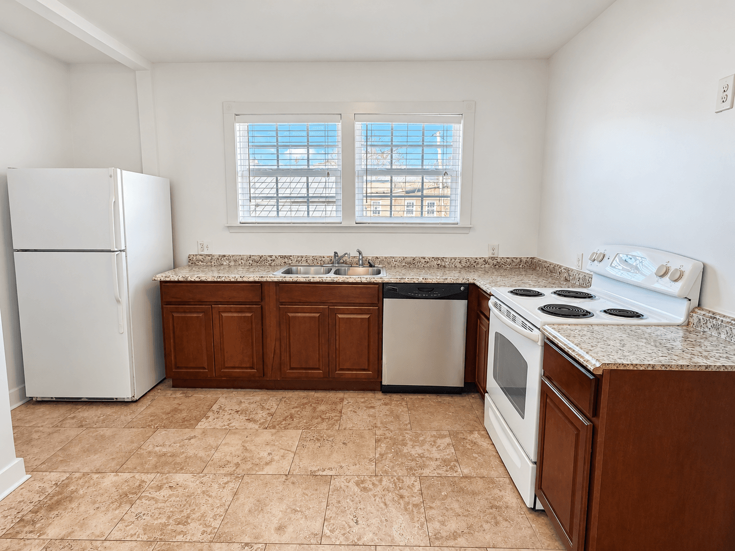 Savannah House: 510 E Liberty St