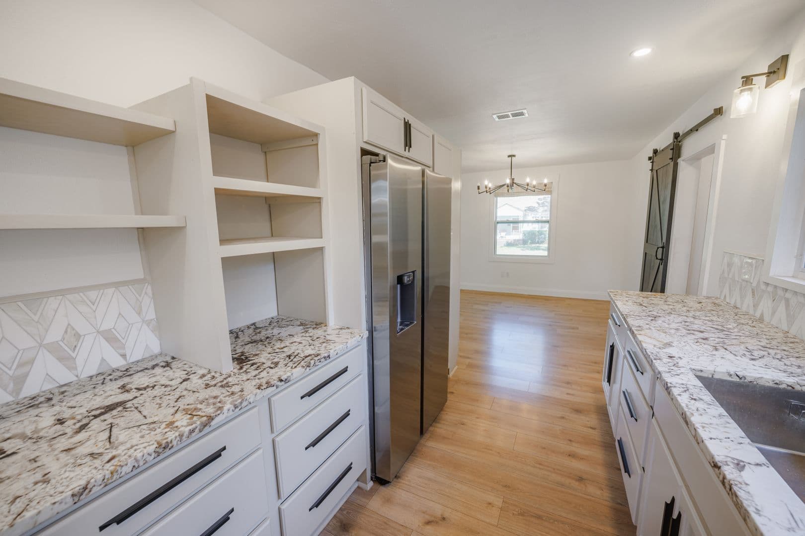 Savannah House: 2325 E 40th St