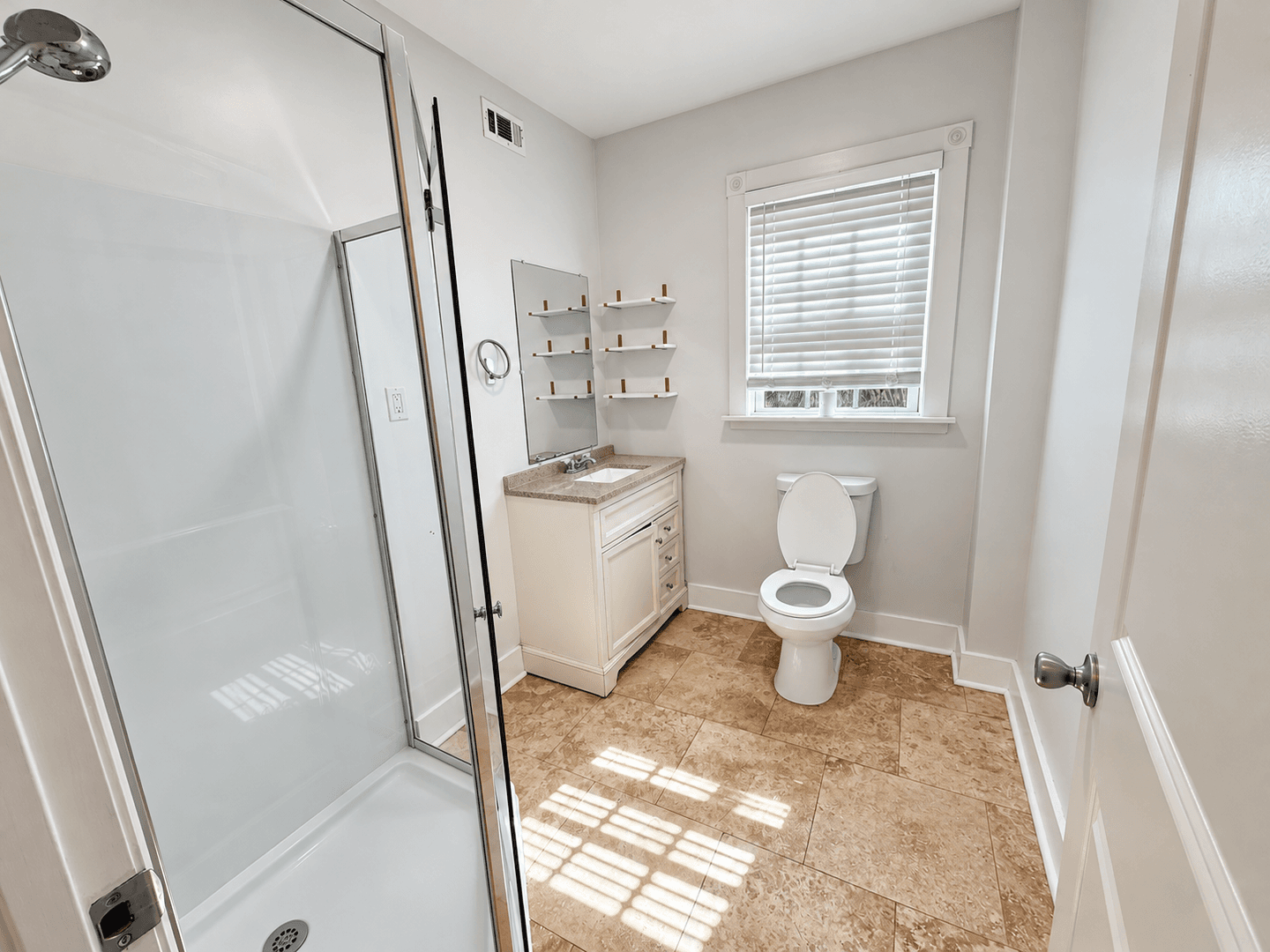Savannah House: 510 E Liberty St