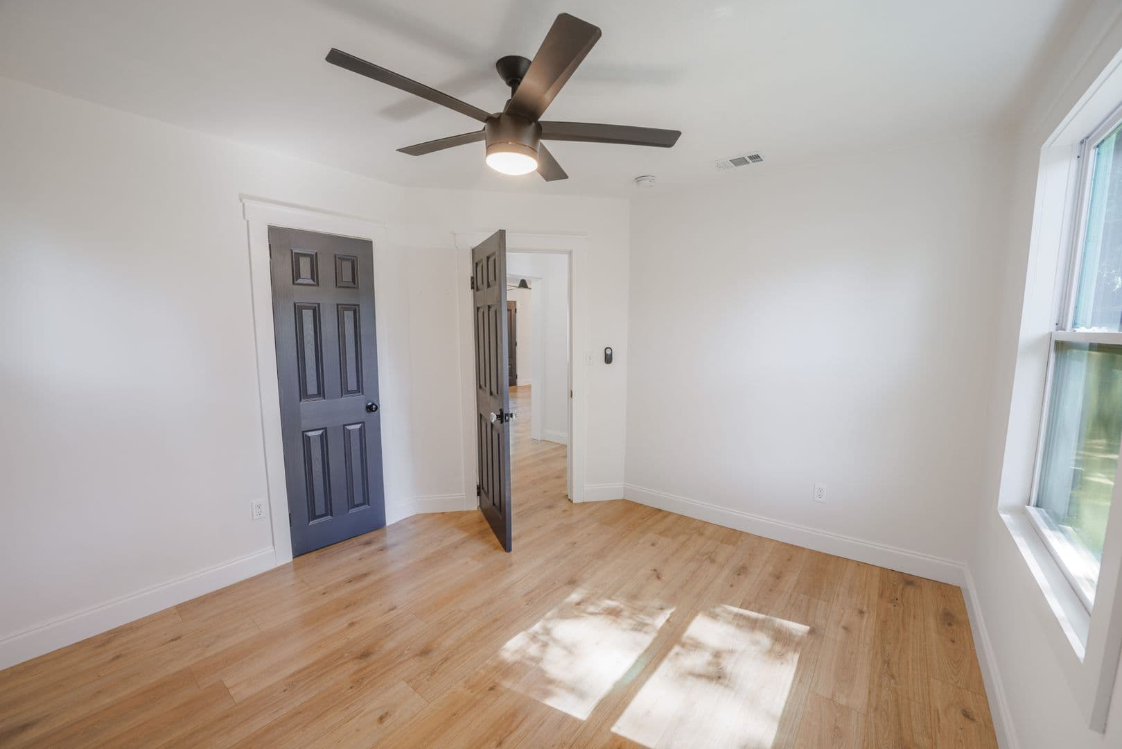 Savannah House: 2325 E 40th St