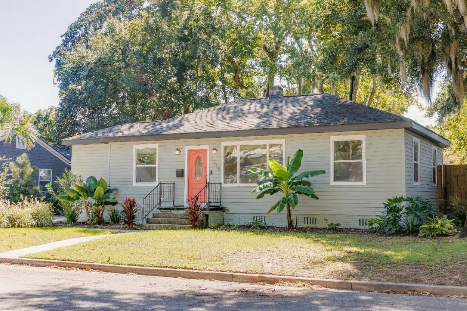 Savannah House: 2325 E 40th St