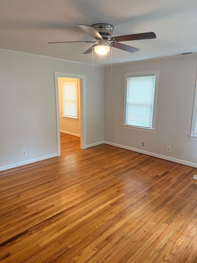 Savannah House: 2117 E 58th St