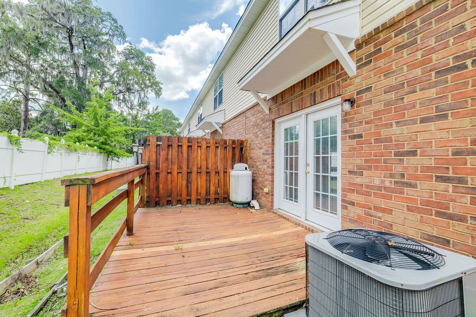 Savannah Townhome: 400 Tibet Avenue