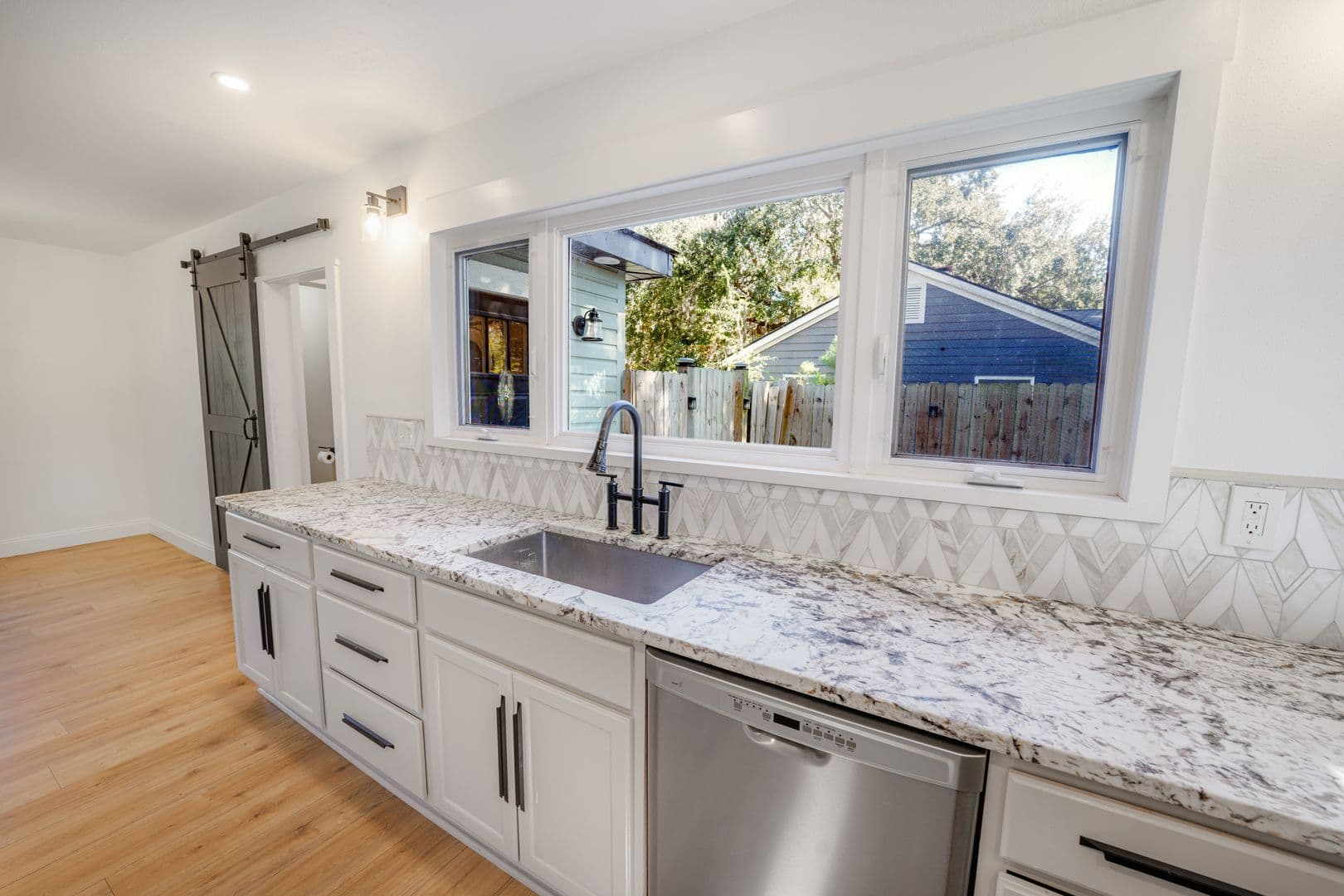 Savannah House: 2325 E 40th St