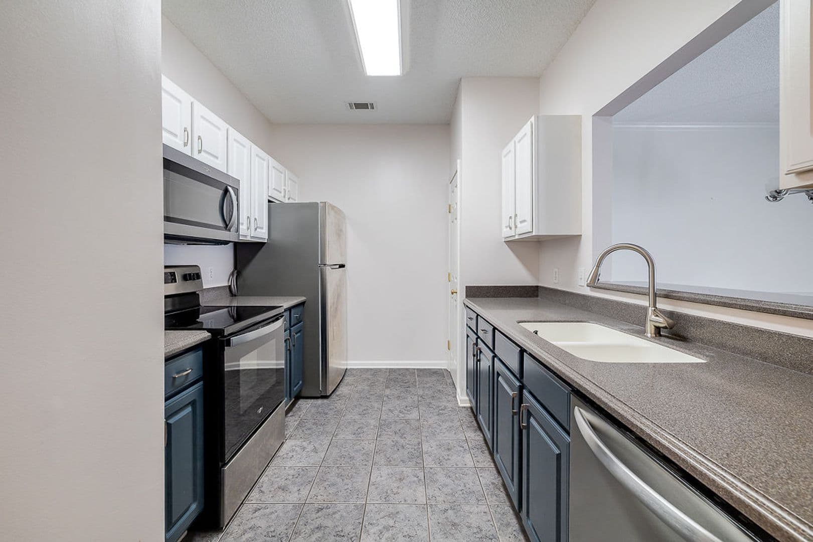 Savannah Townhome: 400 Tibet Avenue