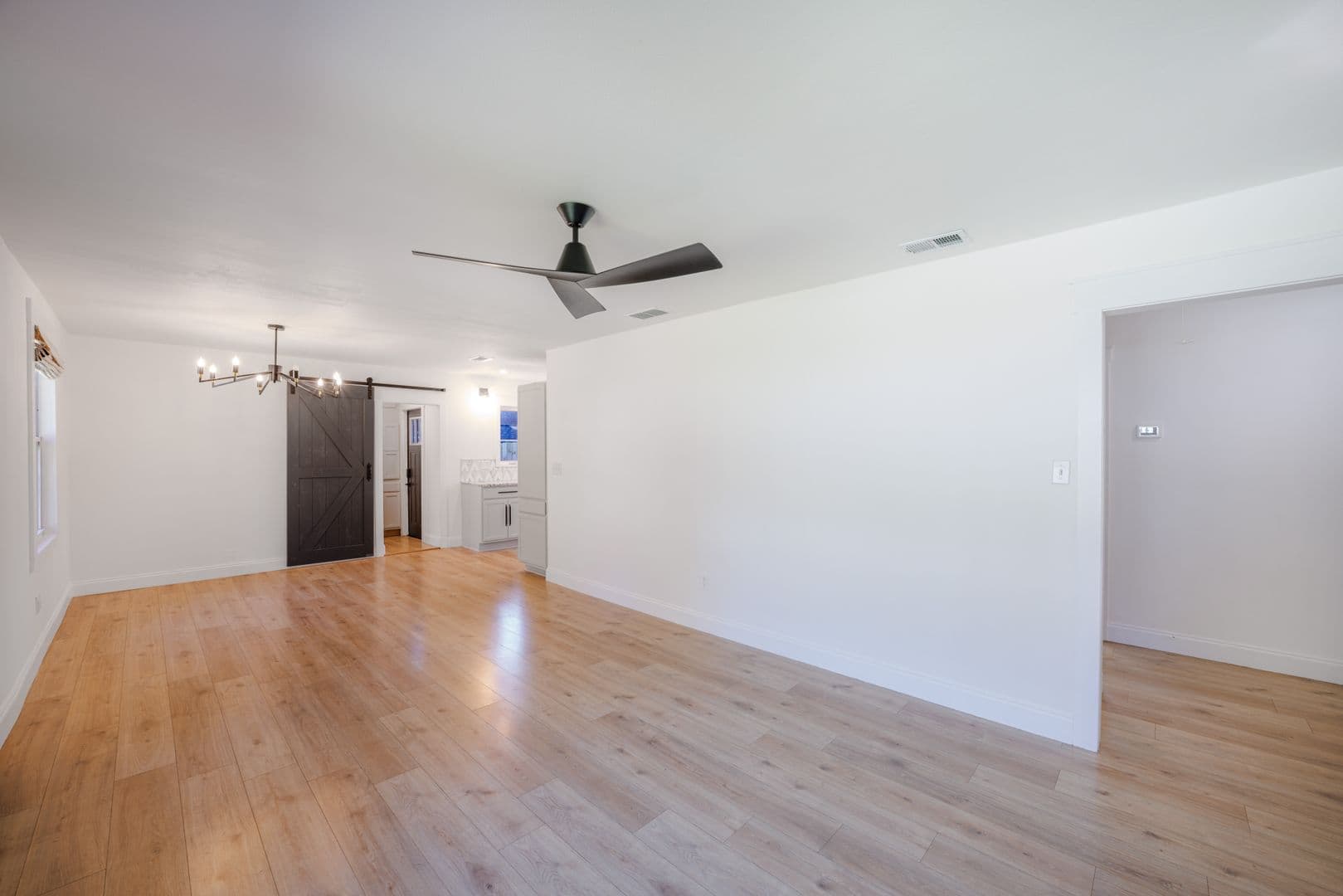 Savannah House: 2325 E 40th St