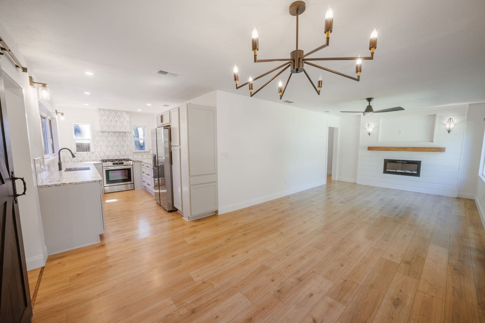 Savannah House: 2325 E 40th St