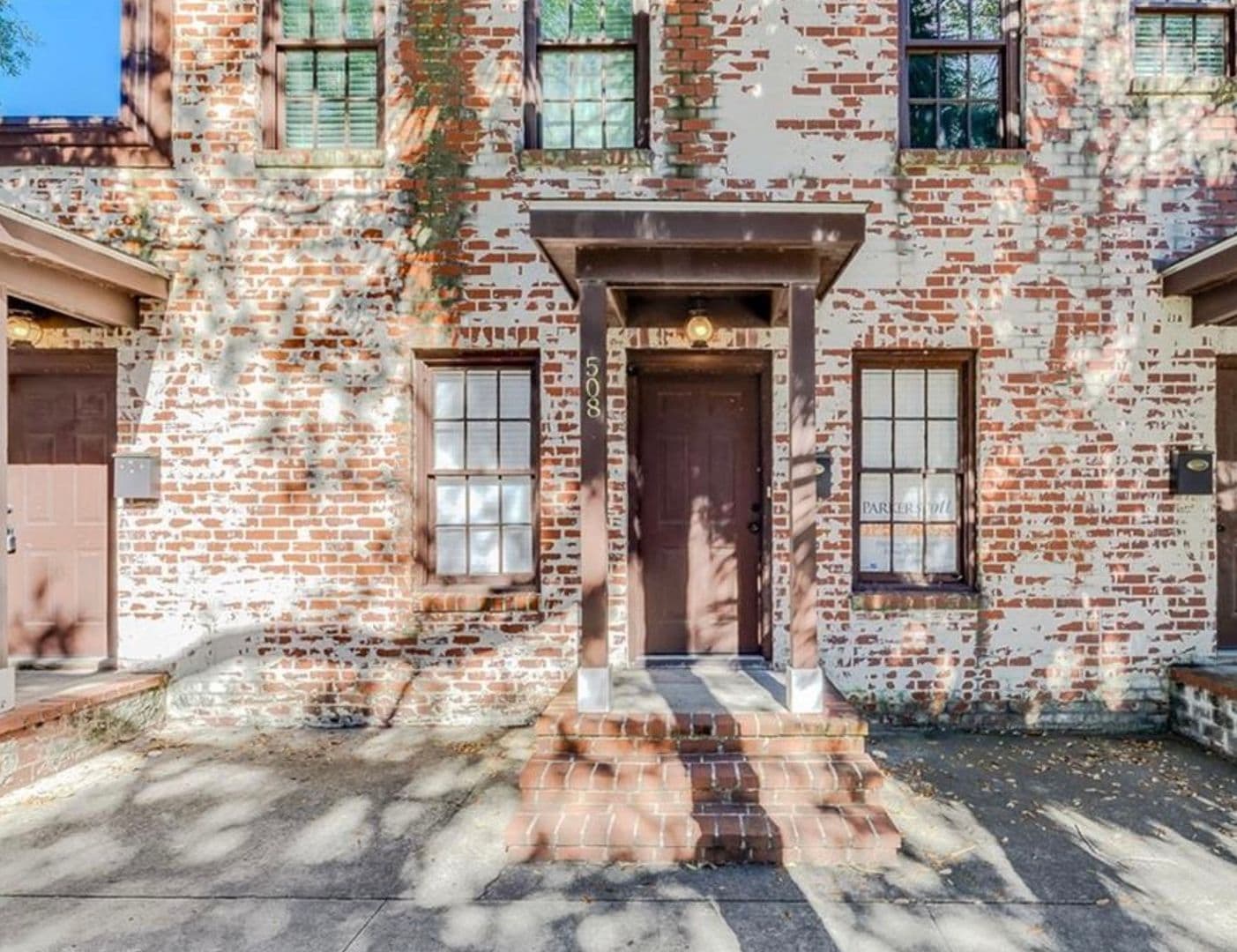Savannah House: 508 E Liberty St