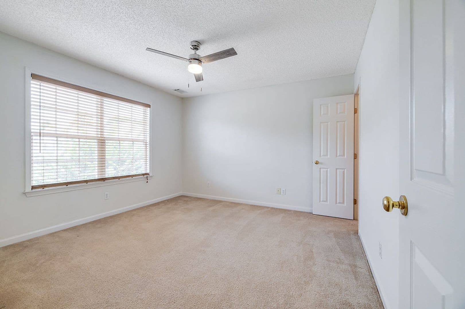 Savannah Townhome: 400 Tibet Avenue