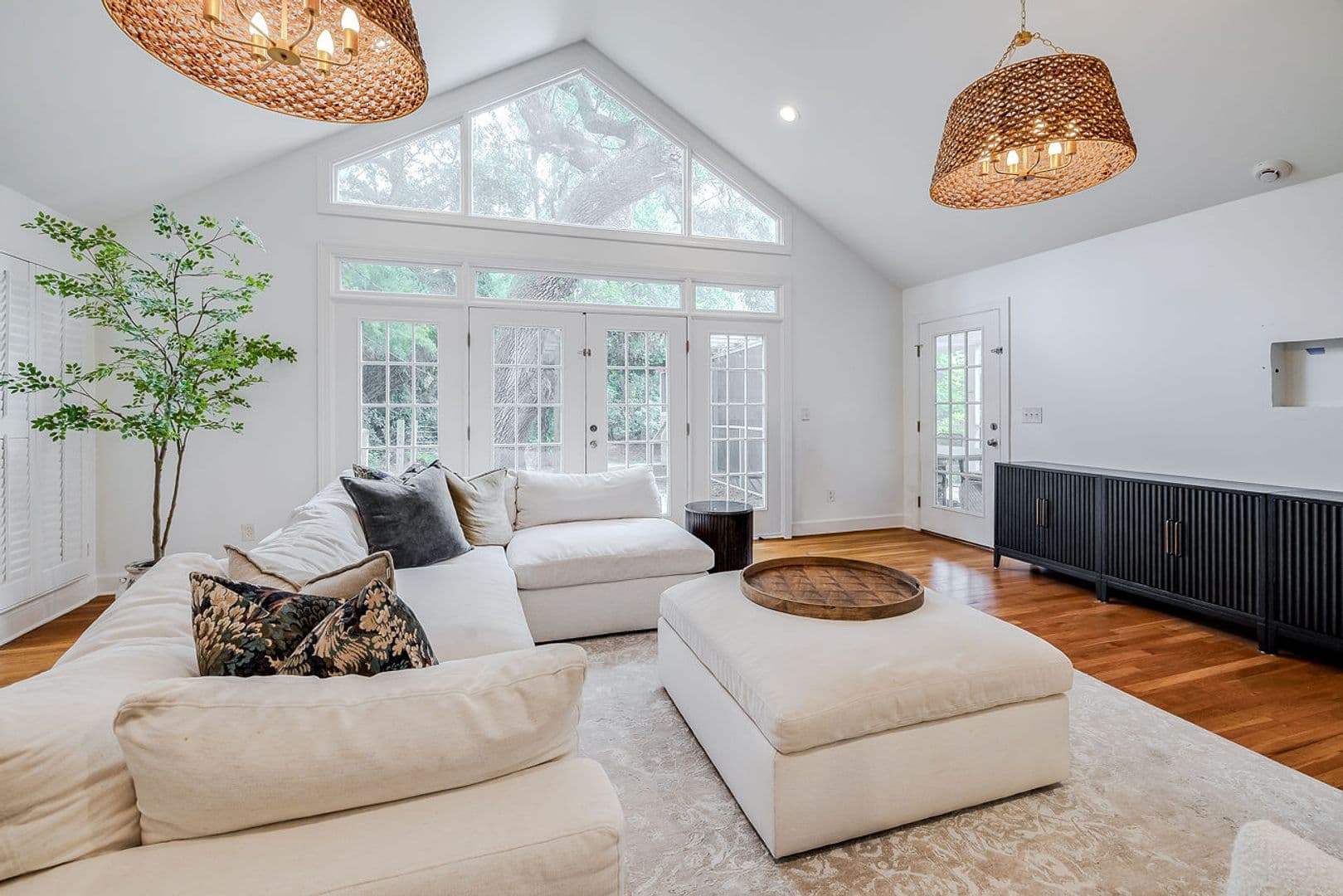 Savannah House: 38 Noble Glen Dr