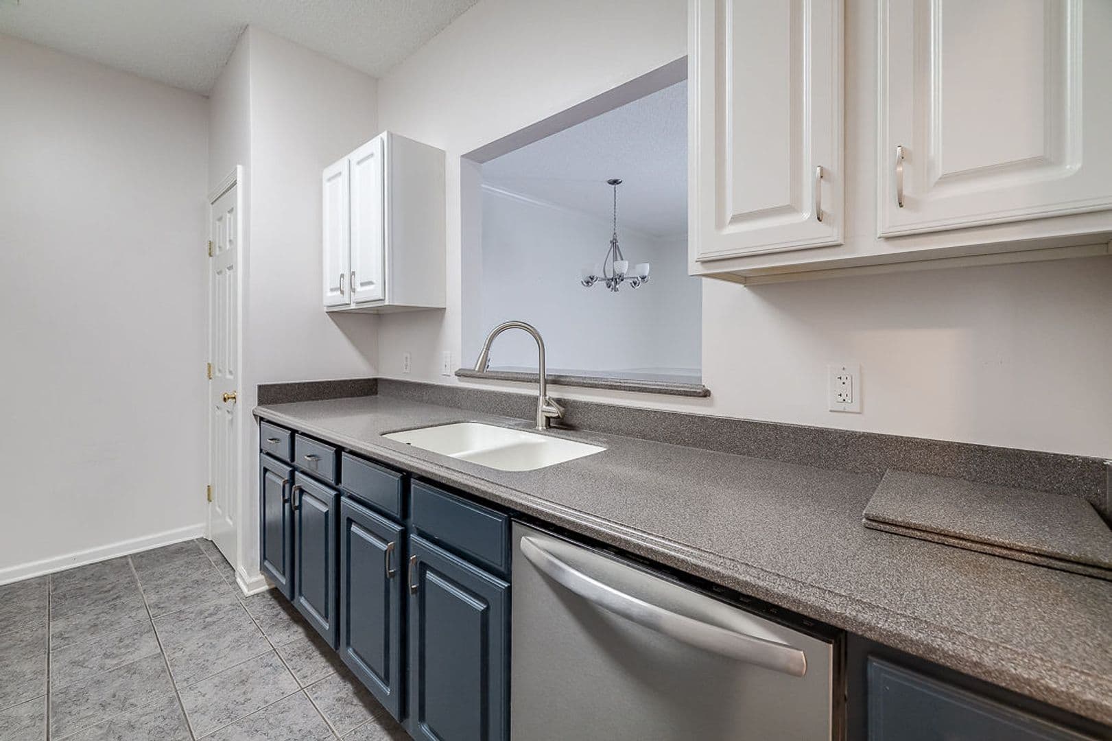 Savannah Townhome: 400 Tibet Avenue